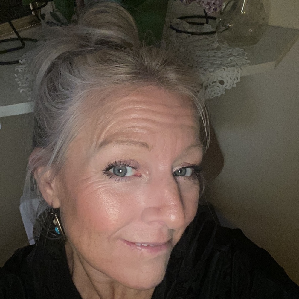 Meet your Posher, Joy